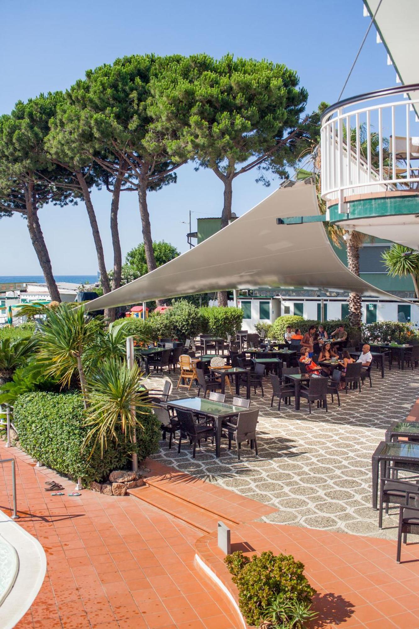 Hotel Gabriella Diano Marina Exteriör bild