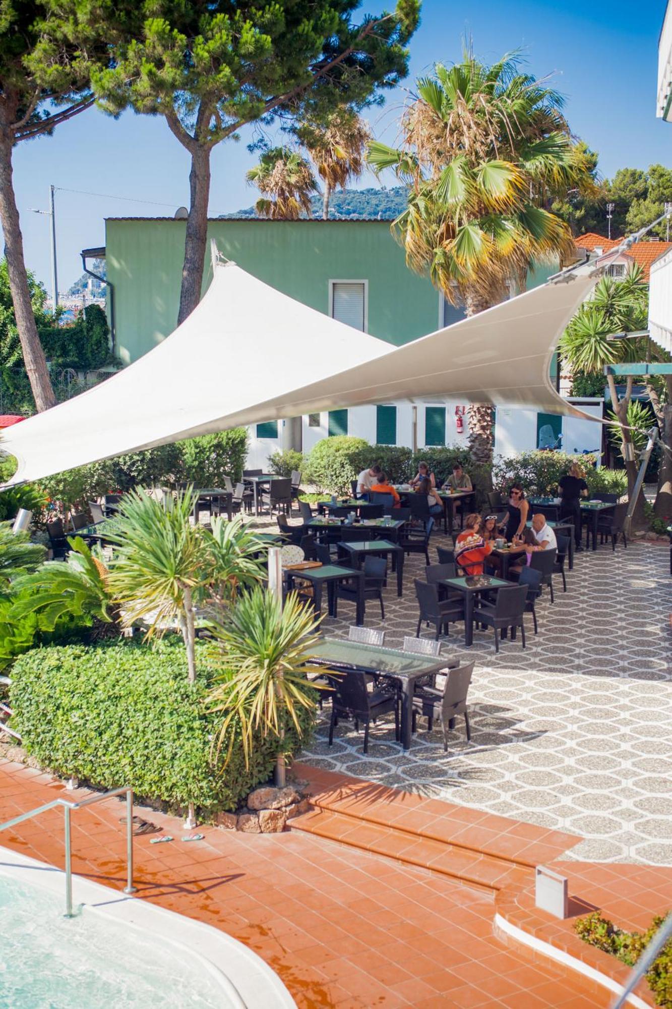 Hotel Gabriella Diano Marina Exteriör bild