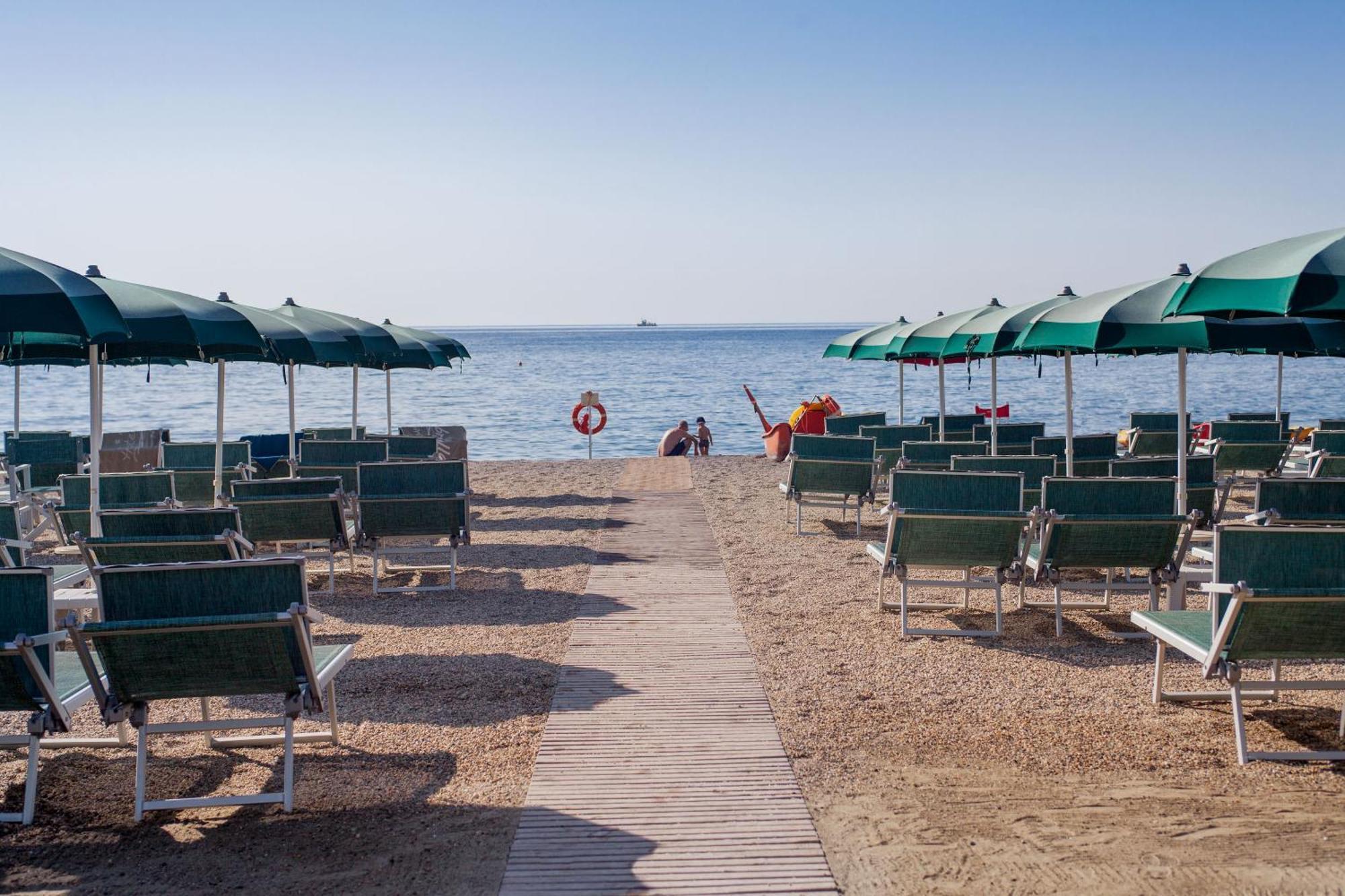 Hotel Gabriella Diano Marina Exteriör bild